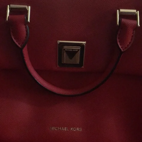 SOLD‼️AUTHENTIC MICHAEL KORS HANDBAG (USED ONCE) GORGEOUS RED COLOR SEEALL LPICS - Picture 6 of 13